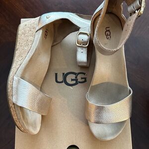 Ugg Zoe II Metallic ankle strap wedge sandal 10M